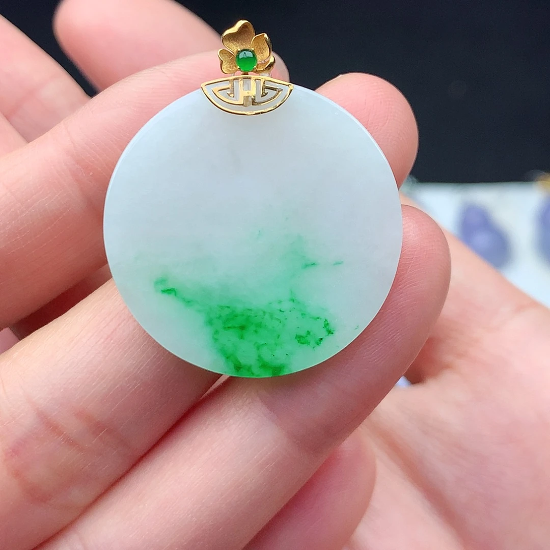 翡翠18K金镶嵌颈饰