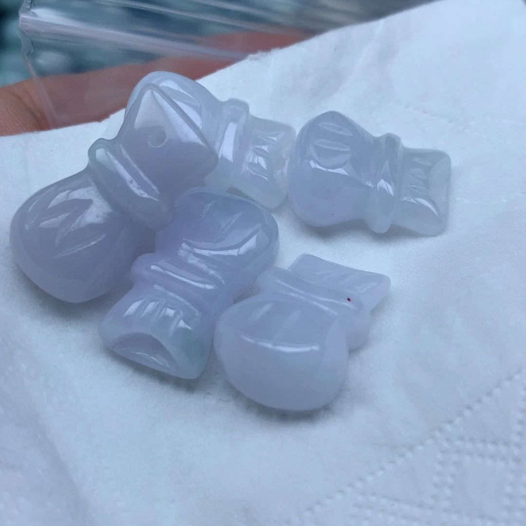 颈饰足铂镶嵌翡翠翡翠