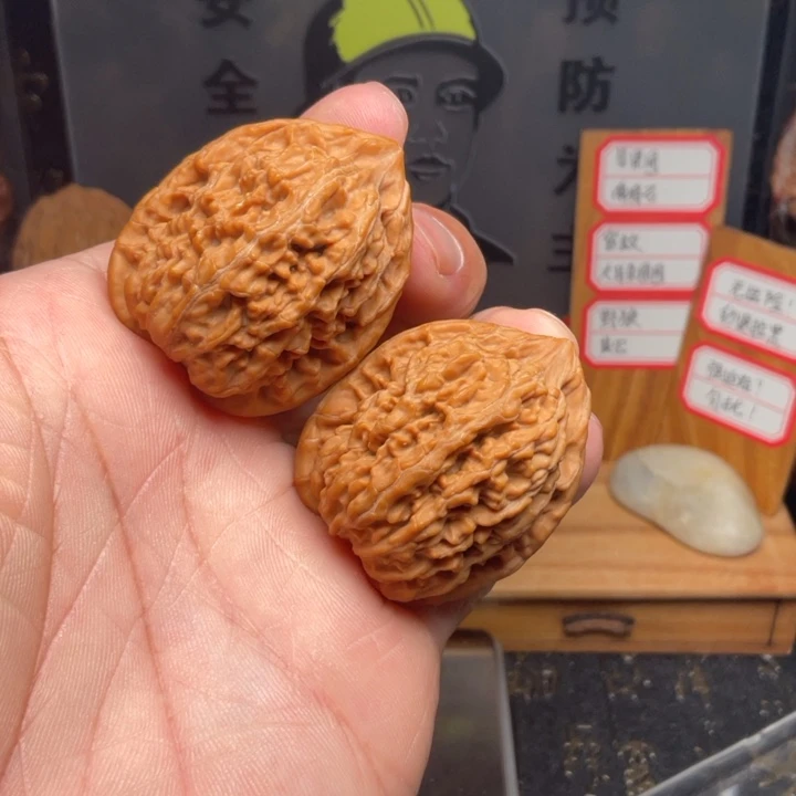 文玩核桃吊坠蚂蚁王35全品