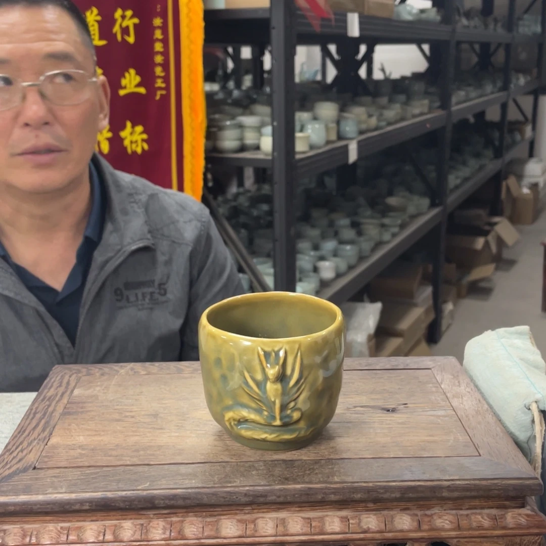 瓷片青绿釉九尾狐杯