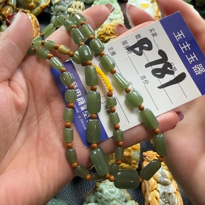 和田玉链未镶嵌小*哥