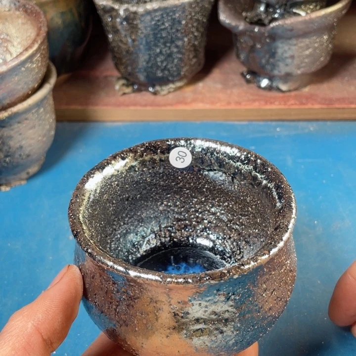 茶盏盏灯的颜色是蓝色和白色