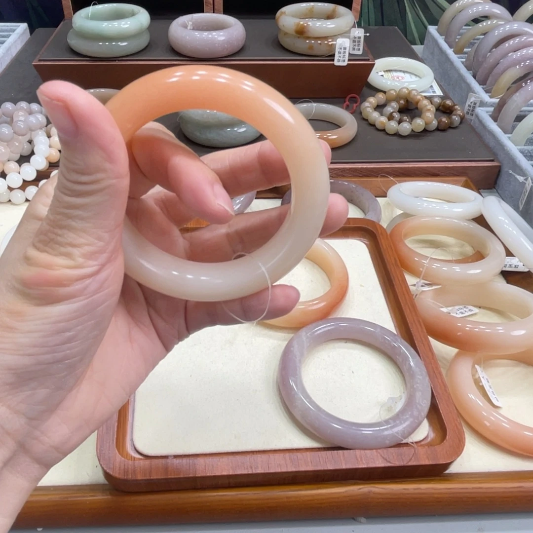 Y***n石英岩玉未镶嵌手镯