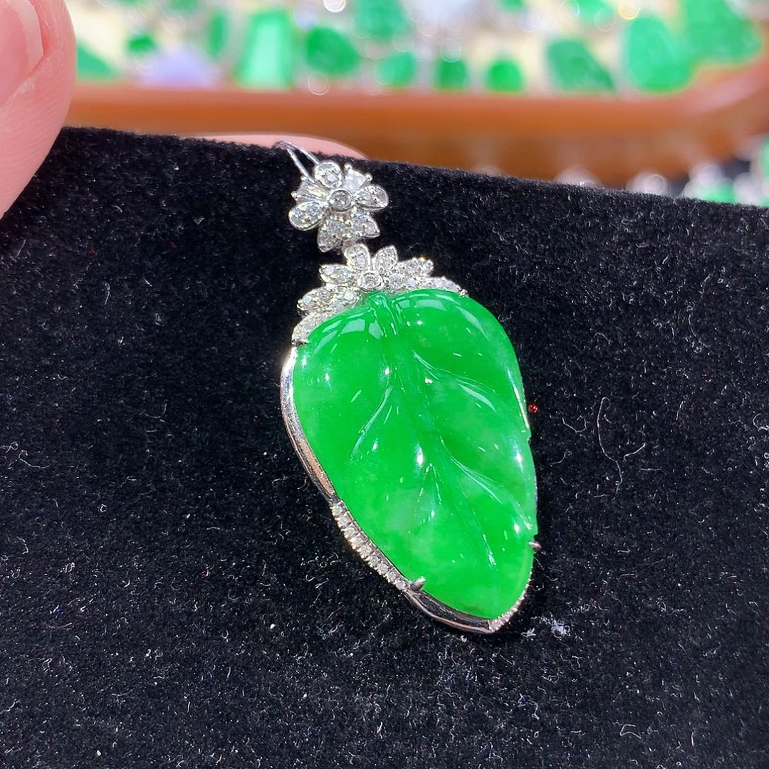 翡翠18K金镶嵌颈饰