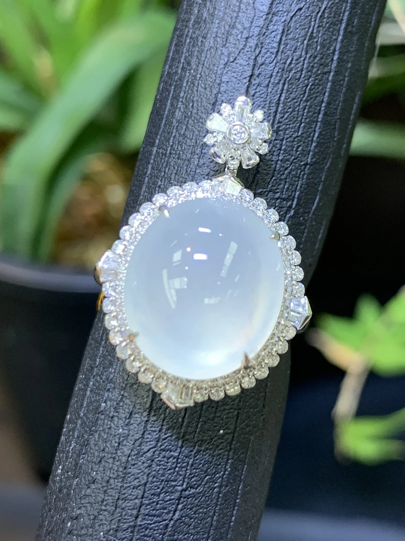 白冰蛋面戒指吊坠两用款天然翡翠A货裸石：13.9*13.2*7.4mmAW3.4