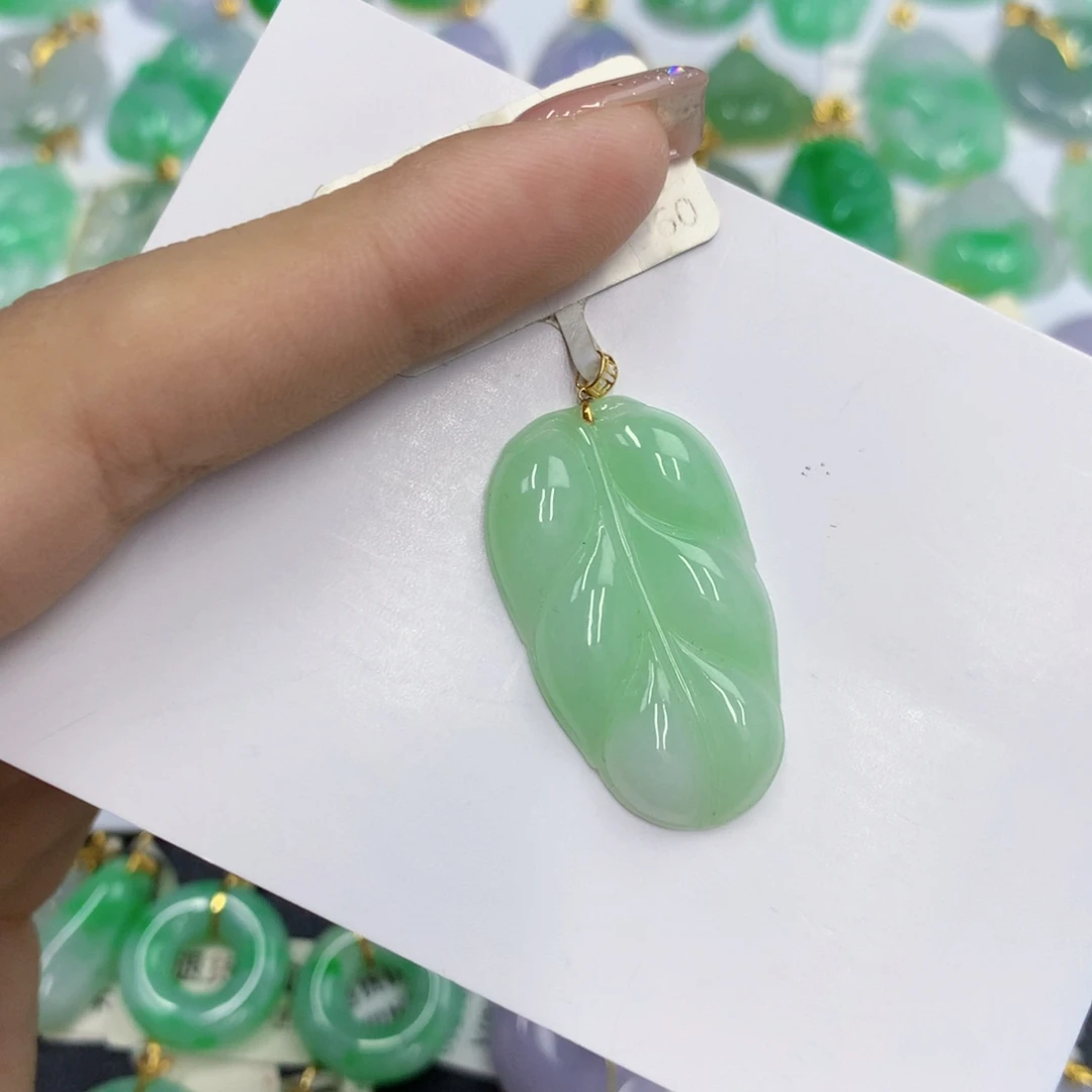 翡翠18K金镶嵌颈饰翡翠