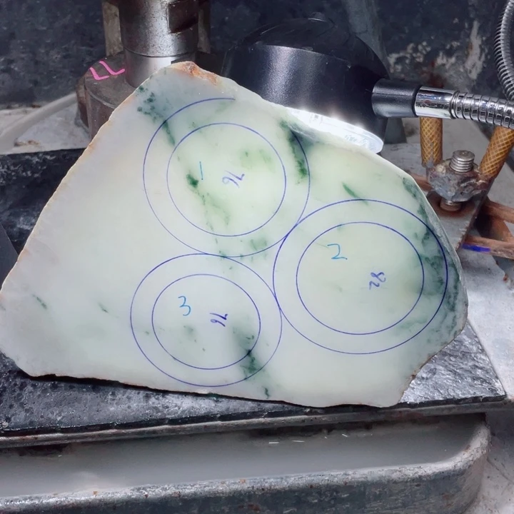 叫***人定制翡翠手镯未镶嵌虎虎珠宝手镯定制