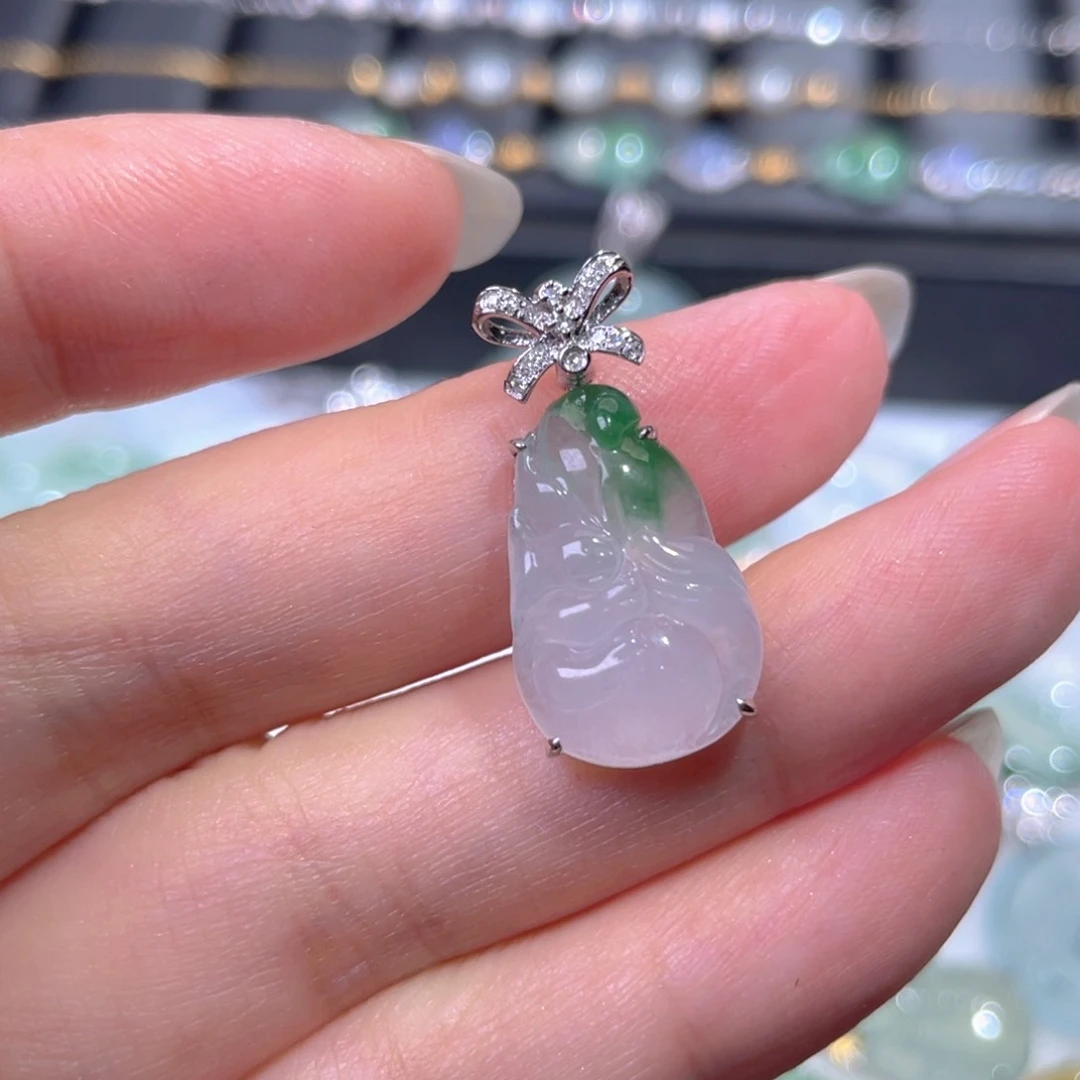 颈饰18K金镶嵌翡翠翡翠