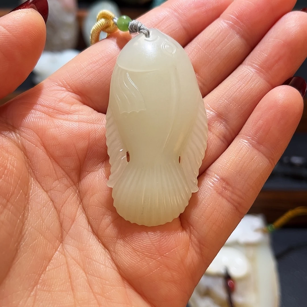 和田玉未镶嵌颈饰且末黄口鱼