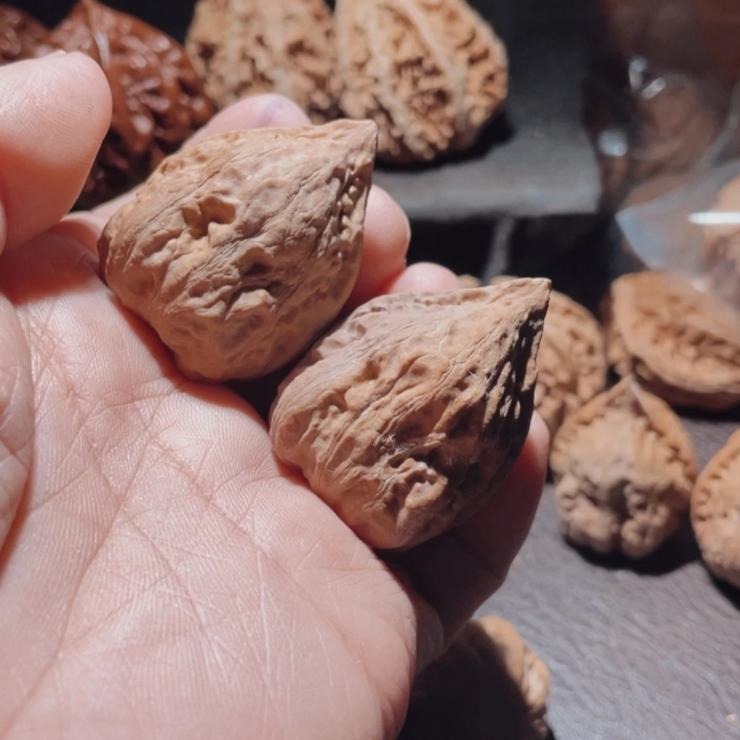 【闪购商品】文玩核桃把件东北楸子67