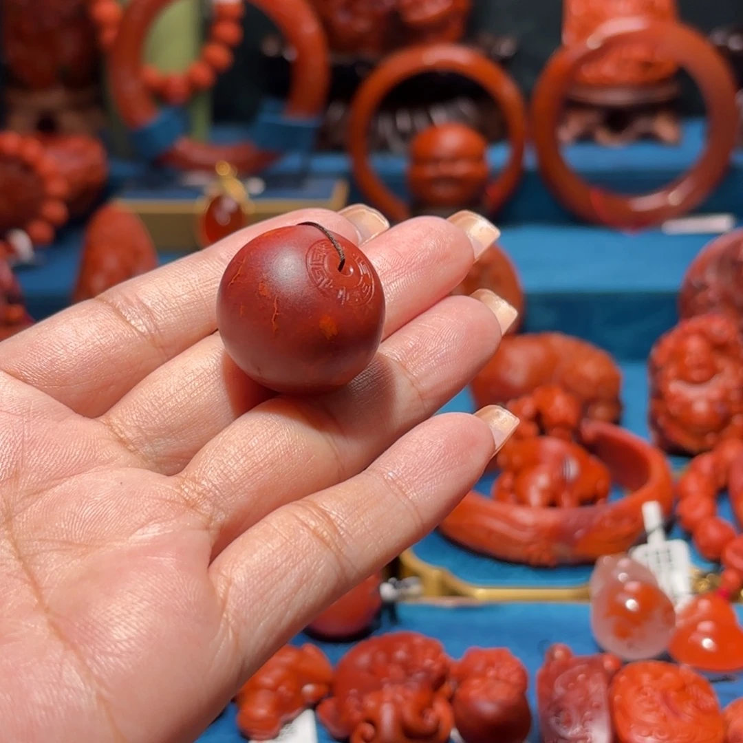 未镶嵌雕刻南红玛瑙否**来