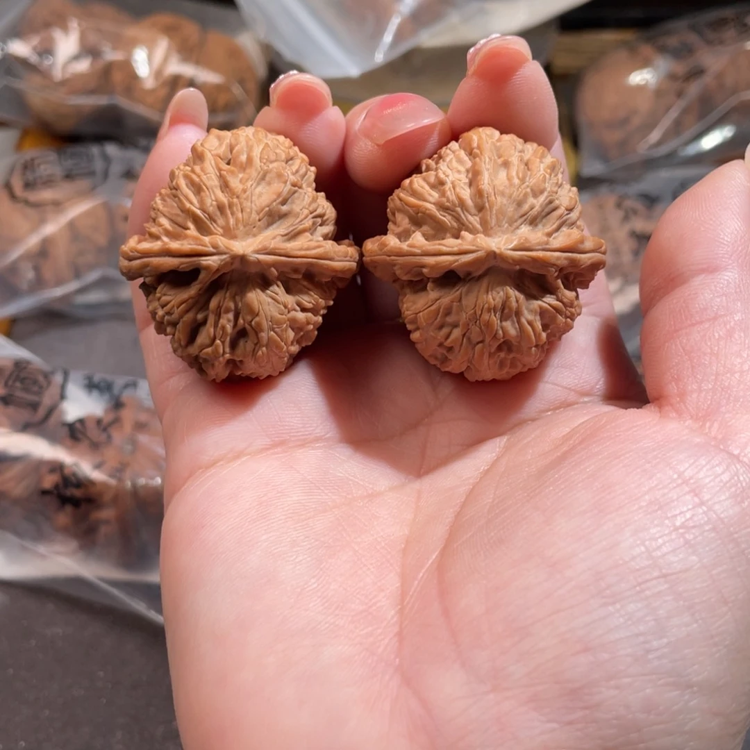 文玩核桃吊坠35.5白狮子