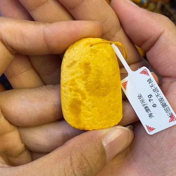 未镶嵌琥珀珠宝奇石