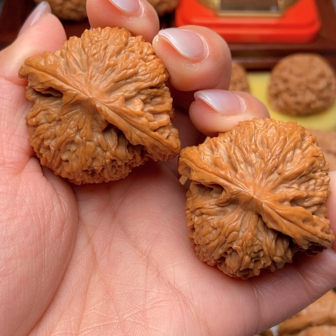 文玩核桃把件毕业红皮球疆43全品