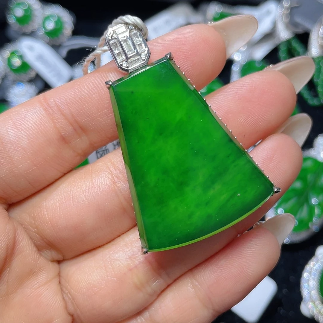 翡翠颈饰银S925镶嵌翡翠