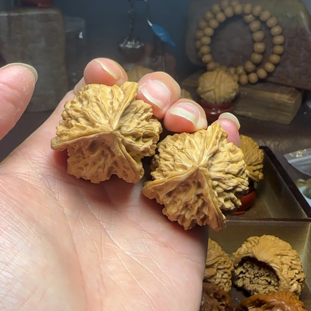 桃核把件盘山人字奔