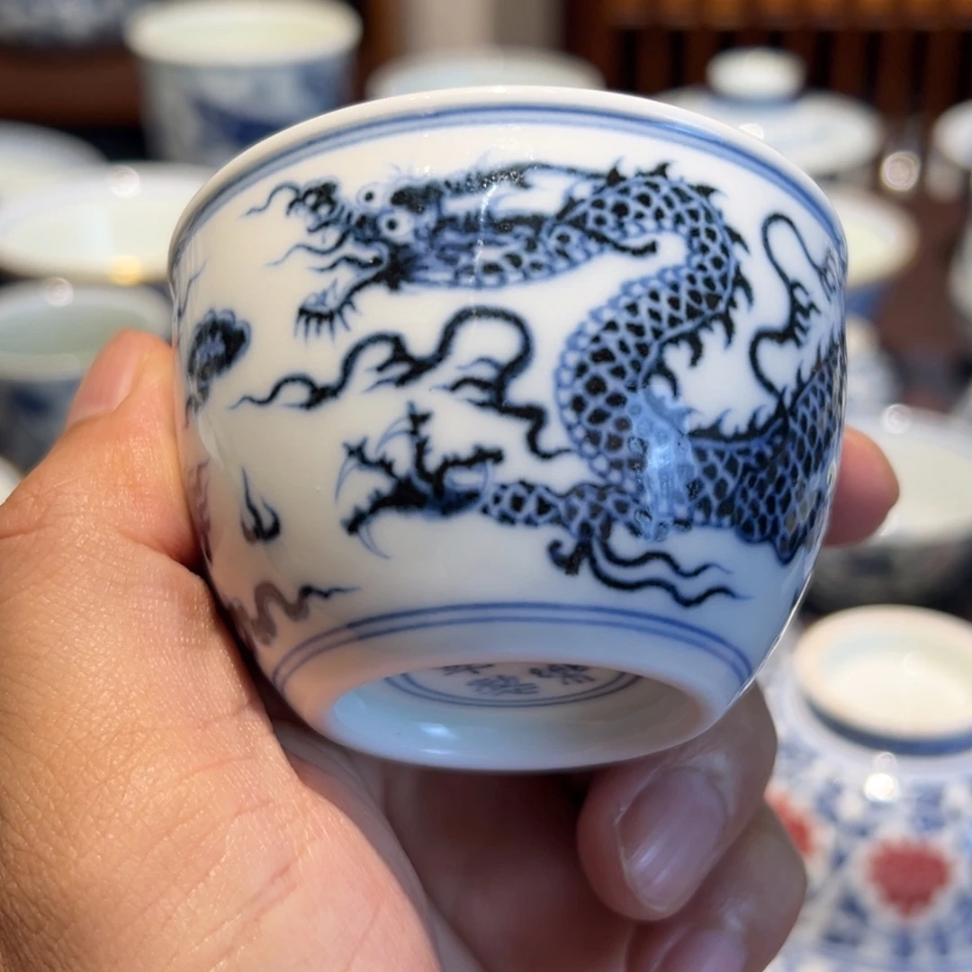 精品青花龙纹小缸杯口径约7厘米