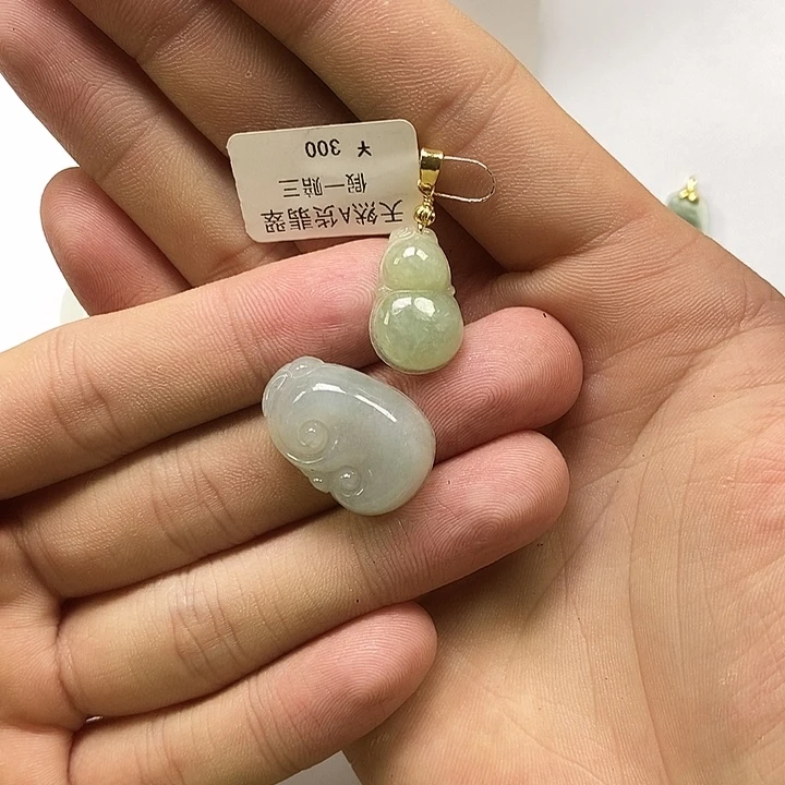 心***缘翡翠未镶嵌颈饰天然缅甸a货翡翠