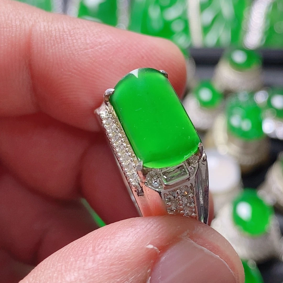 翡翠未镶嵌颈饰