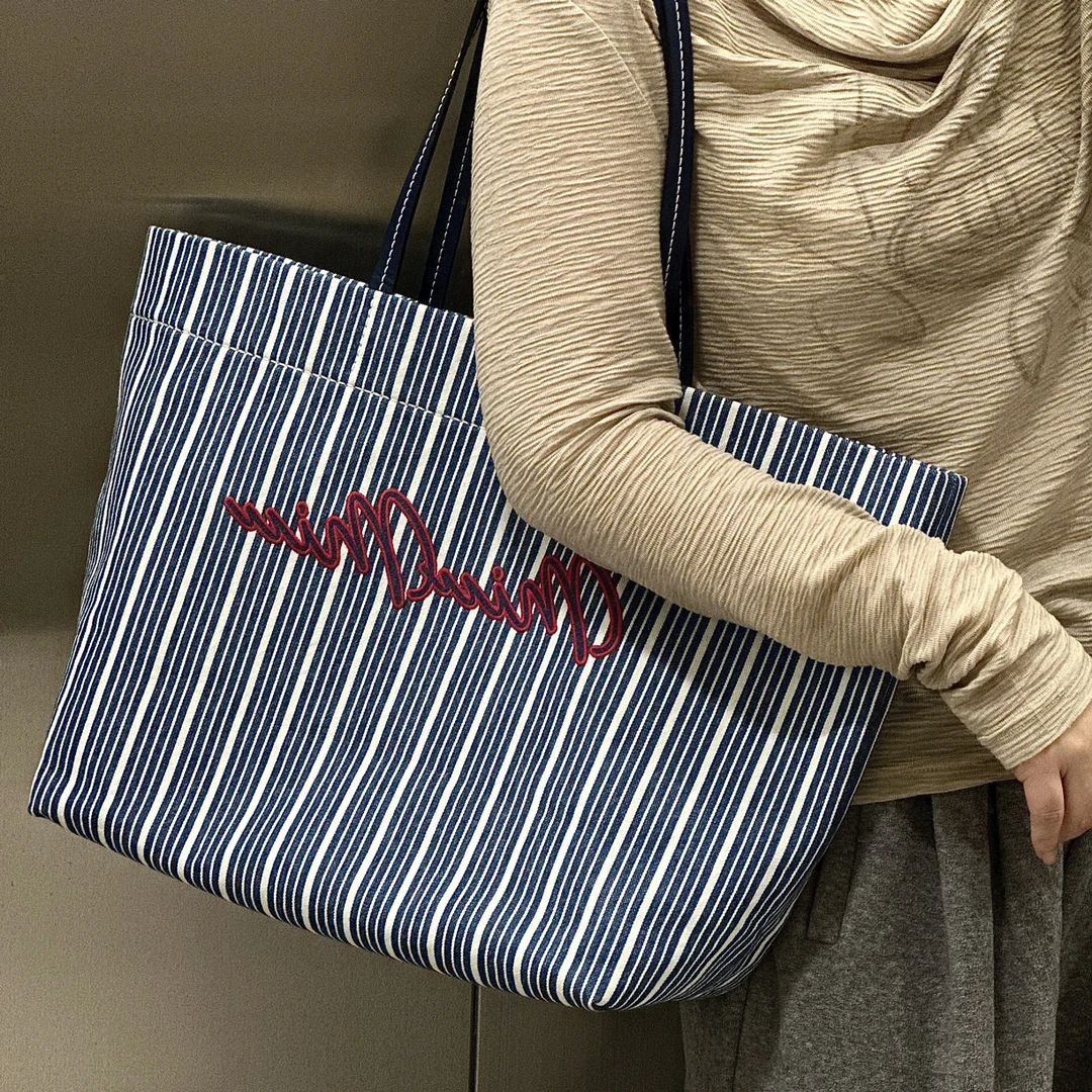 95新 MIU MIU/缪缪 大号托特条纹沙滩包单肩包