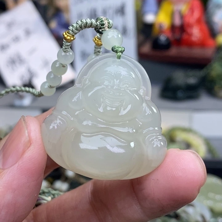 瑞***年和田玉未镶嵌颈饰