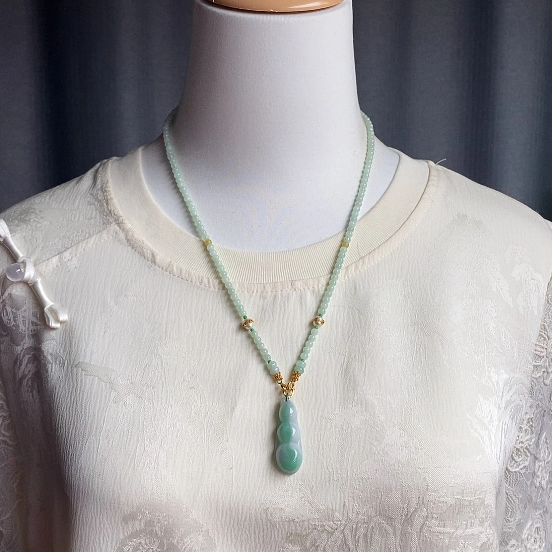 翡翠未镶嵌吊坠(赠链)