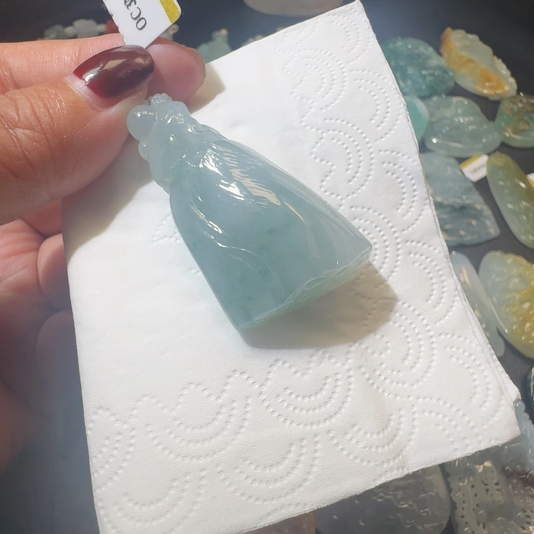 翡翠未镶嵌吊坠(赠链)