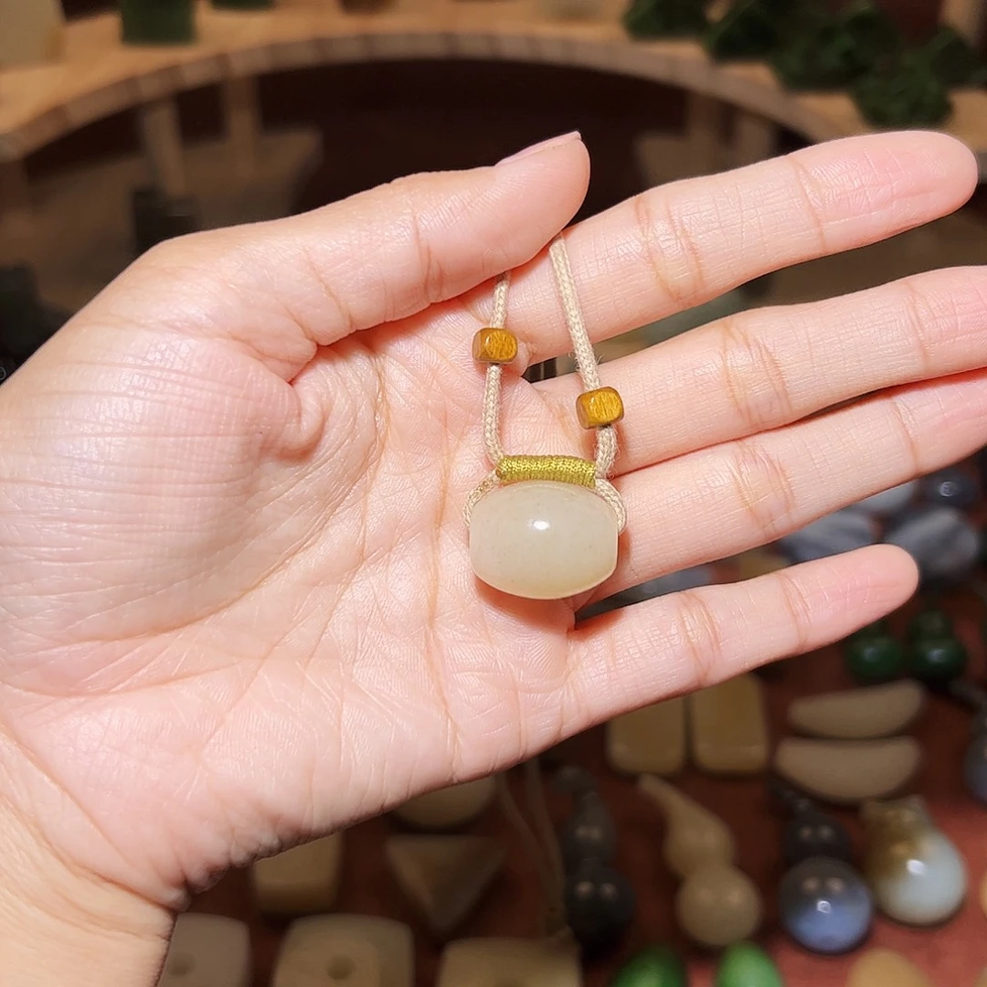 S***7和田玉未镶嵌颈饰