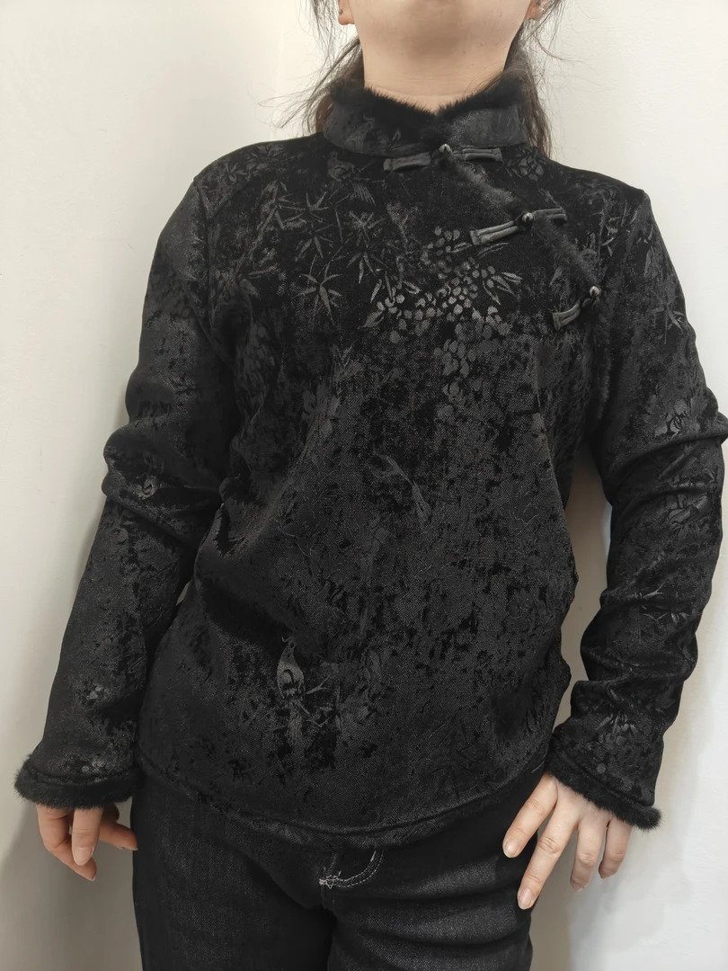 39  黑色盘扣加绒加厚打底衫