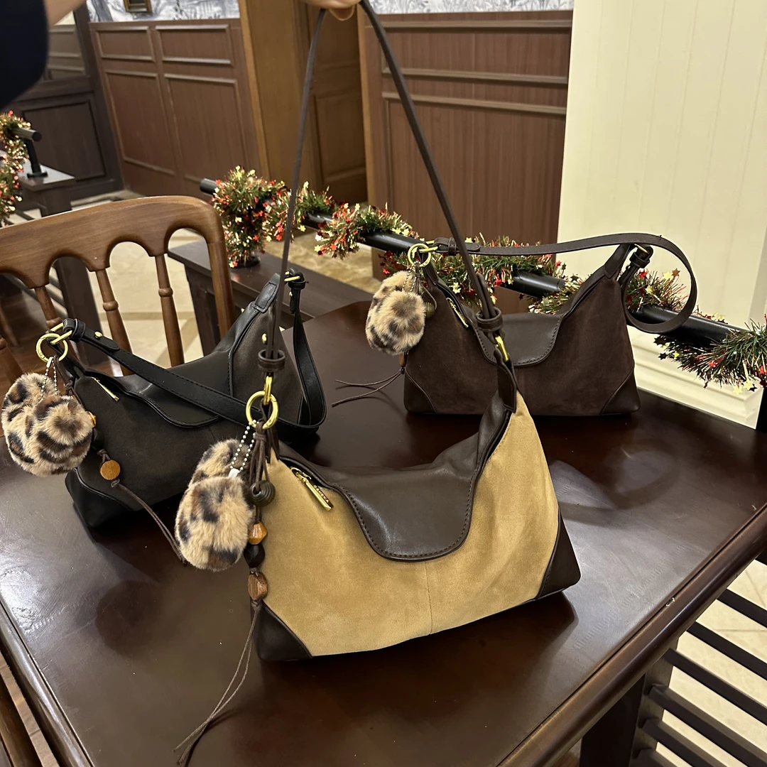 2025秋冬新款时尚百搭单肩斜挎慵懒随性中号饺子包女包  21048