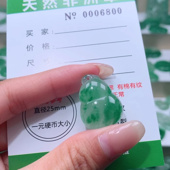 颈饰未镶嵌石英质玉