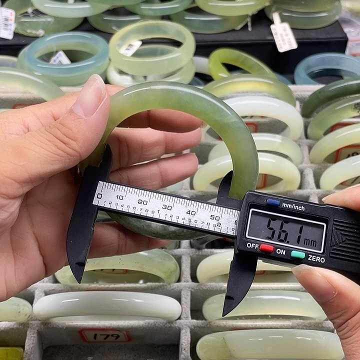 蛇纹石玉未镶嵌手镯171