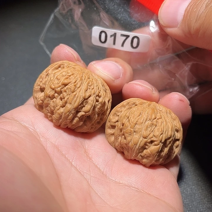 文玩核桃把件35全品蜜纹