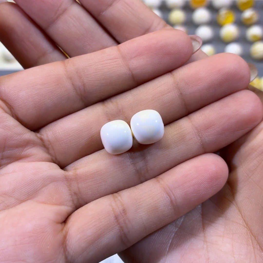 琥珀未镶嵌裸石10.2