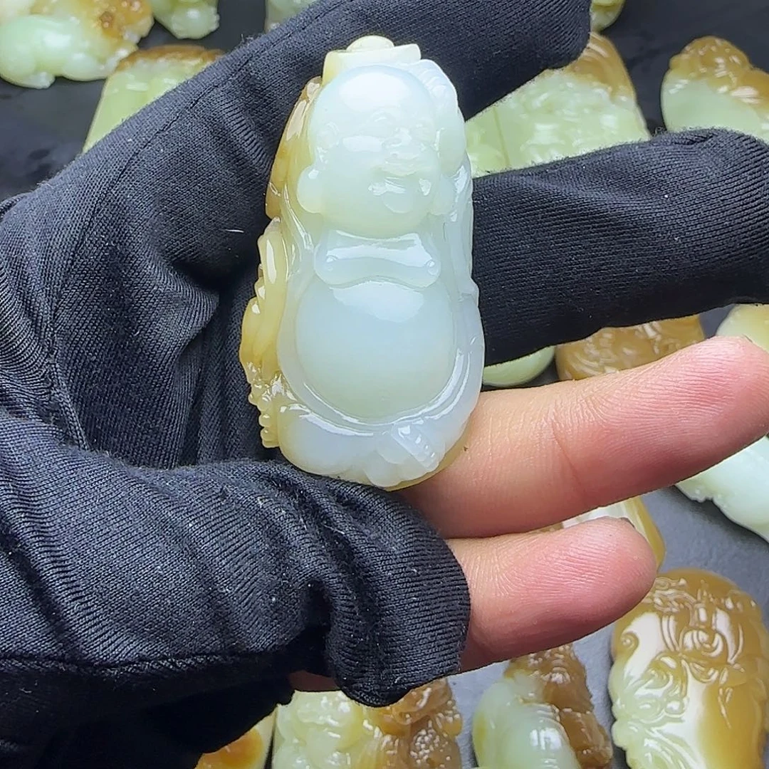 用***9和田玉（糖玉）未镶嵌颈饰