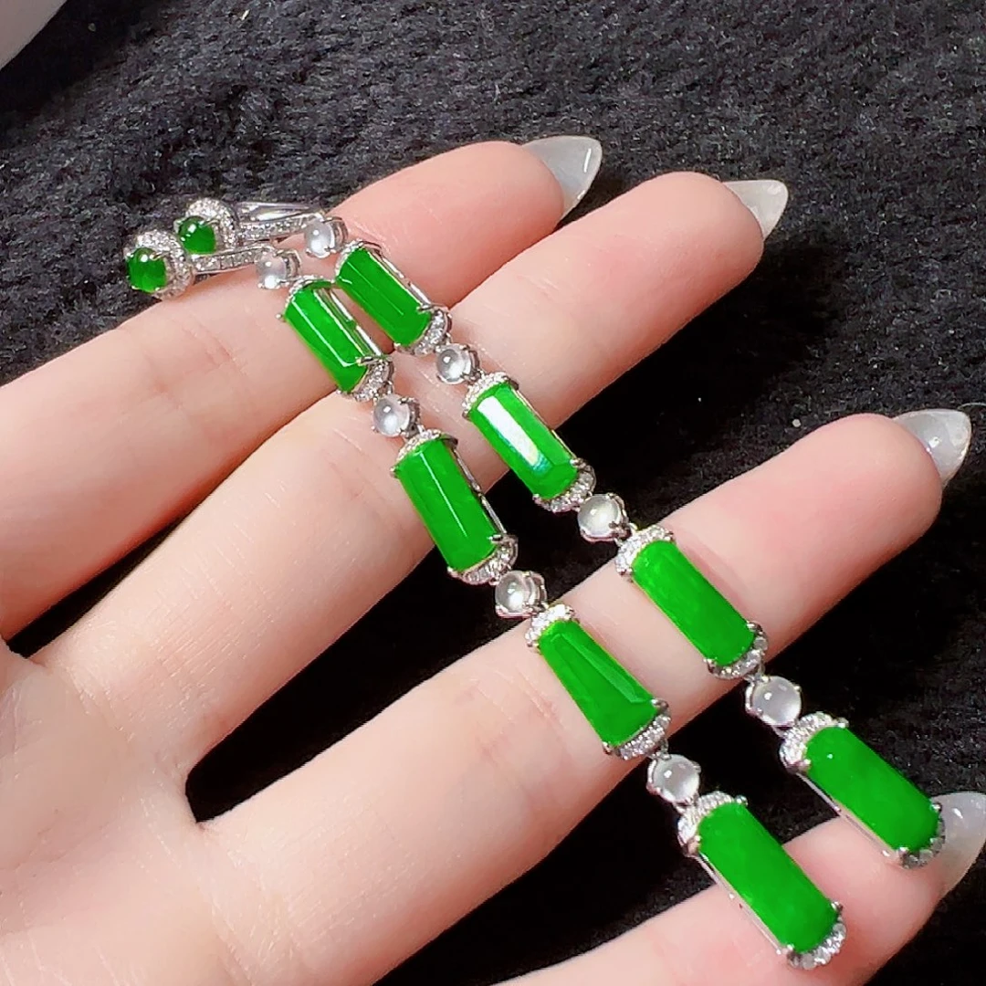 翡翠耳饰18K金镶嵌签收后24小时鉴赏期，过时不退