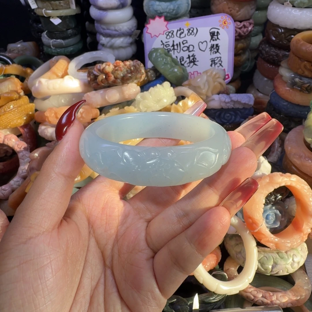 石英质玉（佘太翠）未镶嵌手镯18。57