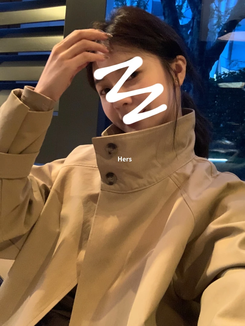韩代设计款~简约博主感短款立领风衣