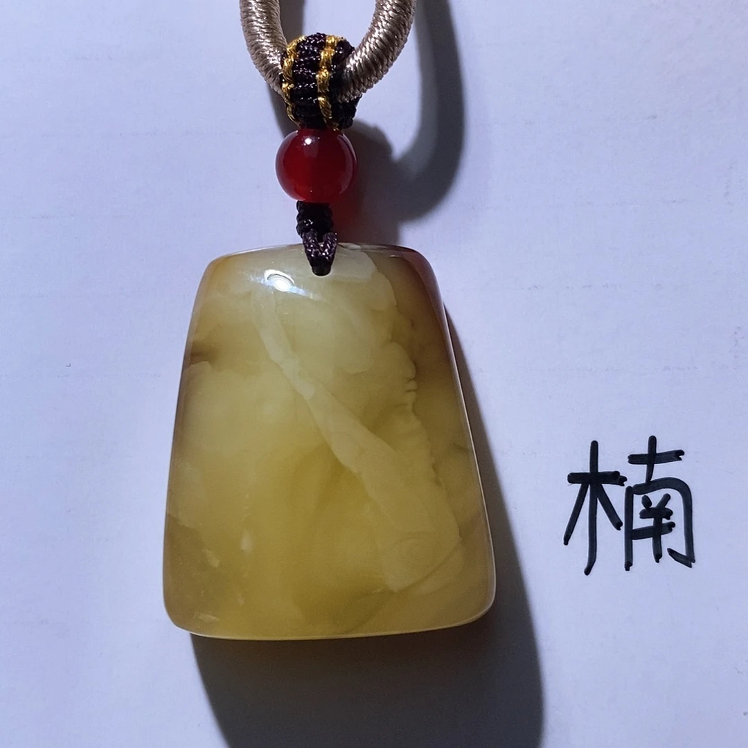 未镶嵌琥珀珠宝奇石