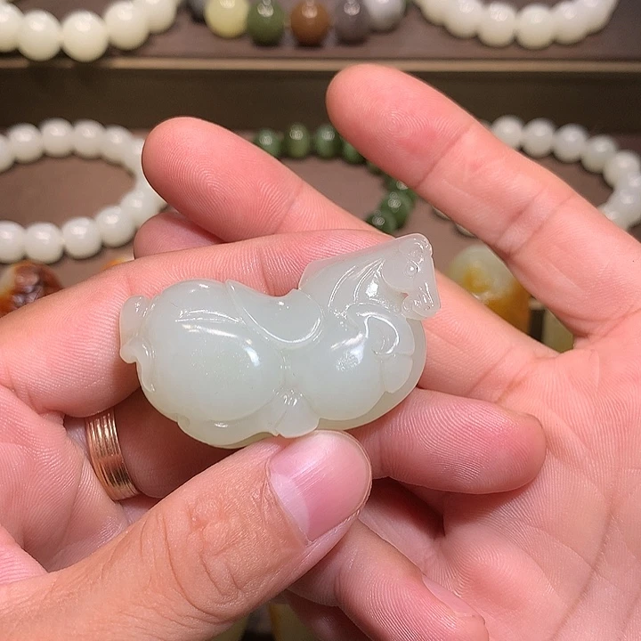 海***哥颈饰未镶嵌和田玉