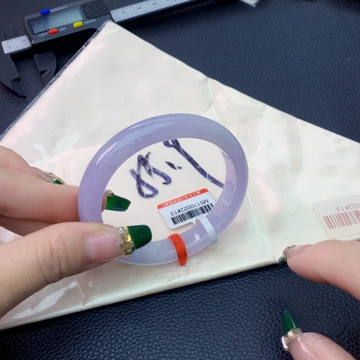 翡翠手镯未镶嵌翡翠手镯