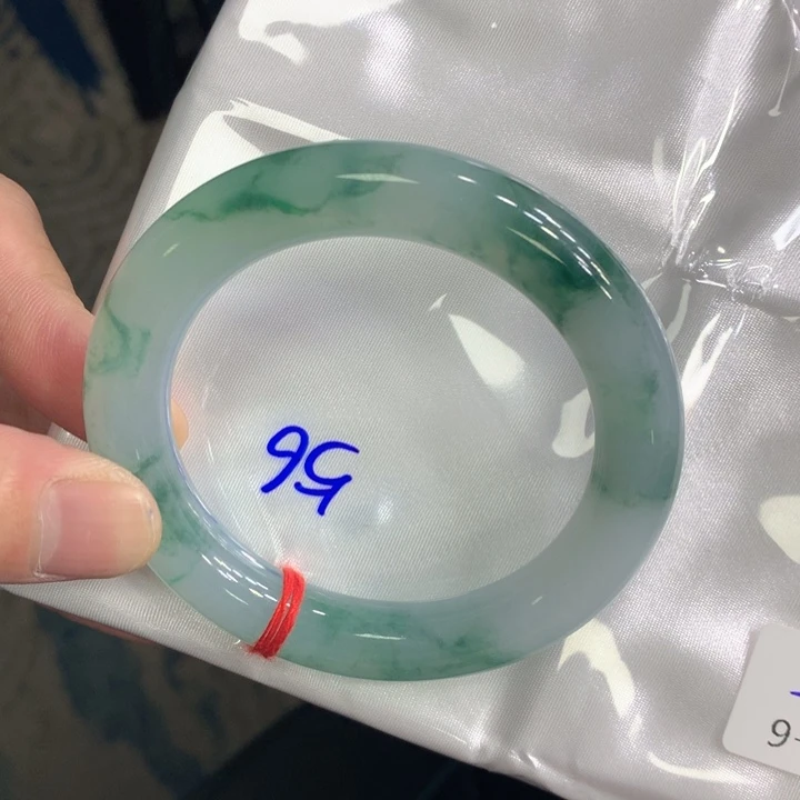 翡翠未镶嵌手镯（圆镯）翡翠