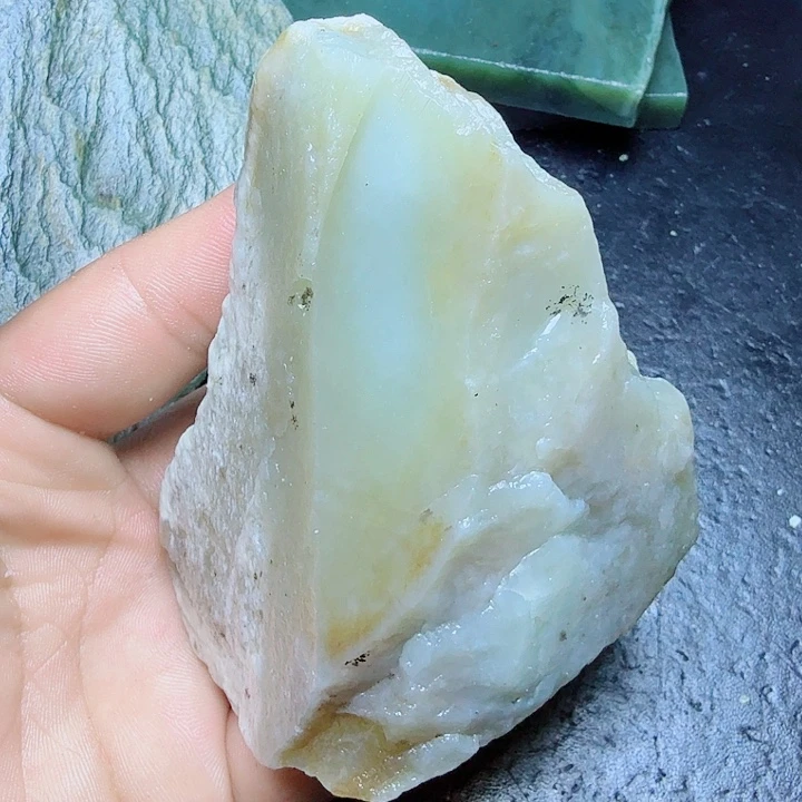 和田玉（糖玉）未镶嵌珠宝奇石