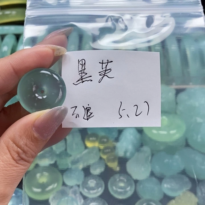 蛇纹石玉未镶嵌手镯黑**?