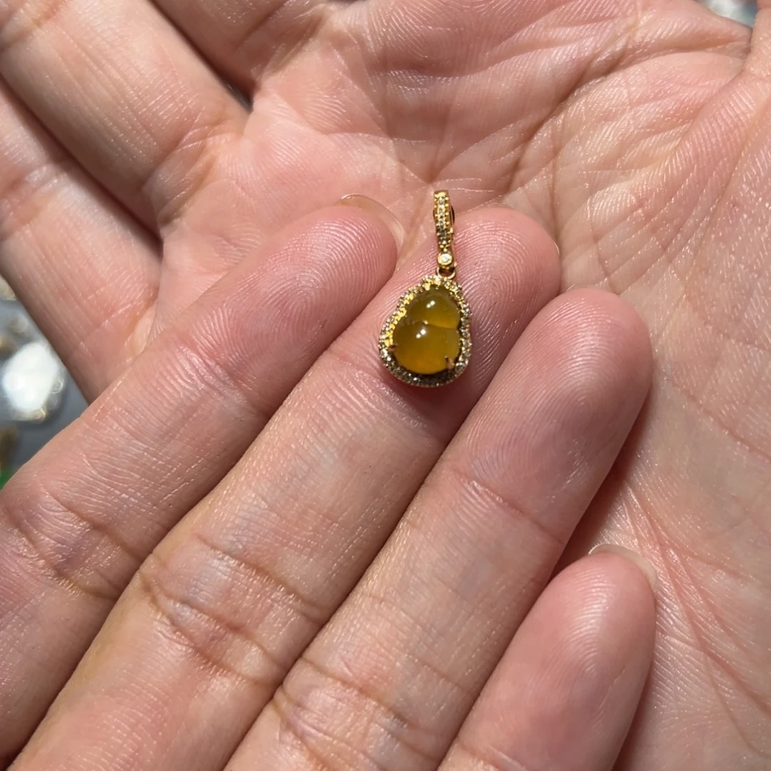 翡翠18K金镶嵌颈饰