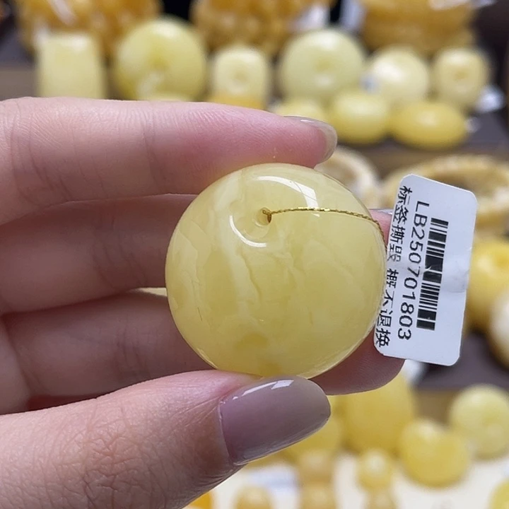 琥珀未镶嵌裸石29.4*17.1mm浓蜡金妖公主扣