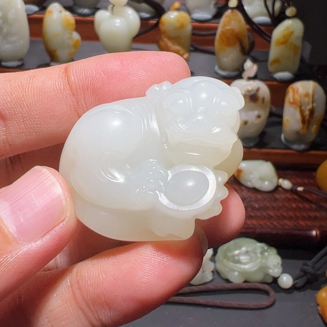 颈饰未镶嵌和田玉（子料）周****馆