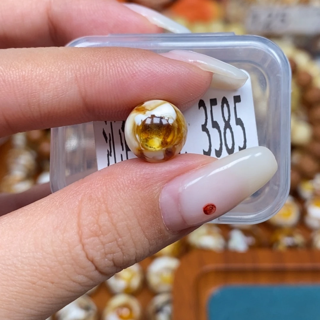 蜜蜡未镶嵌珠宝奇石3585