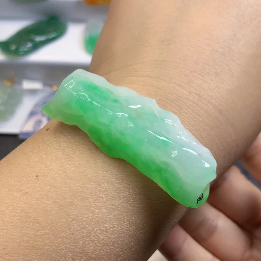 【闪购商品】颈饰未镶嵌翡翠