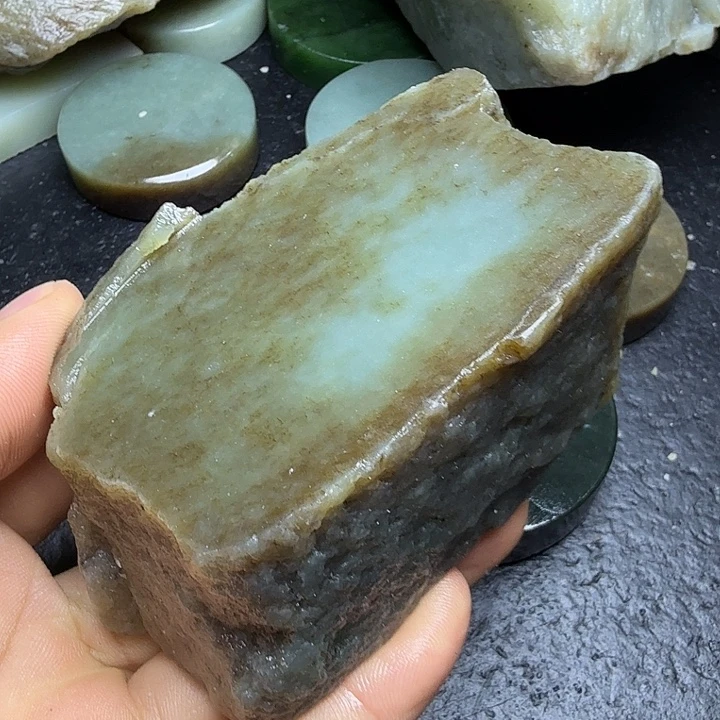 和田玉（糖玉）未镶嵌珠宝奇石